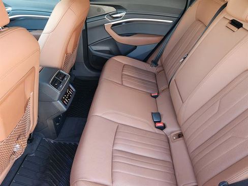 Used 2022 Audi e-tron Premium Plus w/ Premium Plus Package image 21