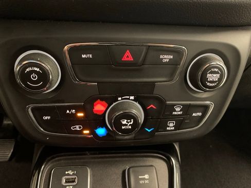 Used 2020 Jeep Compass Latitude FWD image 23