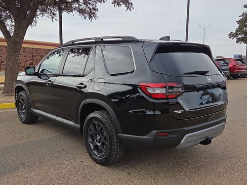 New 2025 Honda Pilot TrailSport image 3
