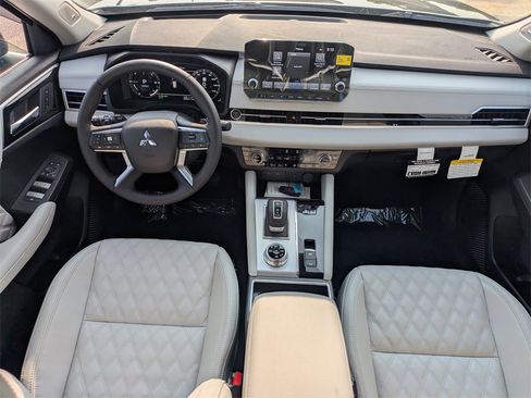 New 2025 Mitsubishi Outlander SEL image 16