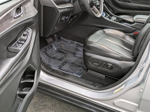 Used 2023 Jeep Grand Cherokee L Limited w/ Black Appearance Package image 35