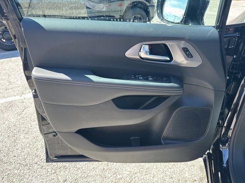 New 2026 Chrysler Pacifica Select image 60