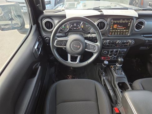 Used 2022 Jeep Wrangler Unlimited Rubicon 4xe image 18