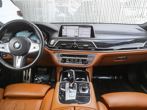 Certified 2022 BMW 750i xDrive w/ Autobahn Package AWD/4WD image 9