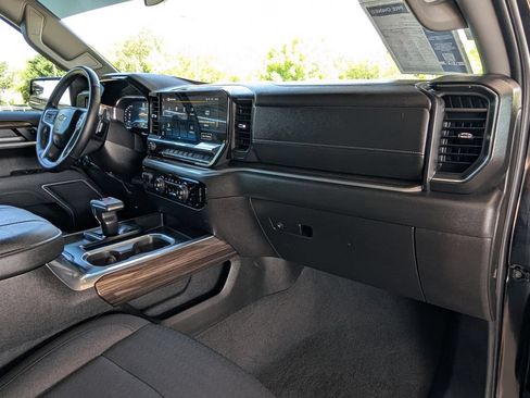 Certified 2025 Chevrolet Silverado 1500 LT AWD/4WD image 24