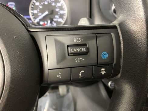 Used 2023 Nissan Rogue SV AWD/4WD image 22