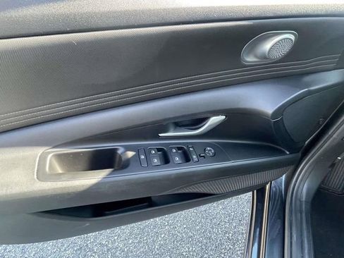 Used 2021 Hyundai Elantra SEL w/ Convenience Package image 16