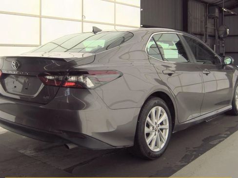 Used 2022 Toyota Camry LE image 3