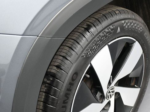 Certified 2025 Volkswagen Taos S AWD/4WD image 15