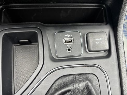 Used 2021 Jeep Cherokee Latitude FWD image 51