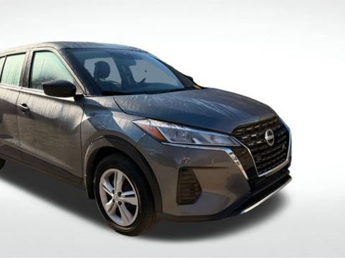 Used 2024 Nissan Kicks S image 2