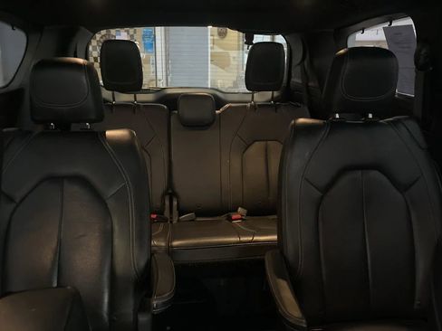 Used 2020 Chrysler Pacifica Touring-L Plus FWD image 18