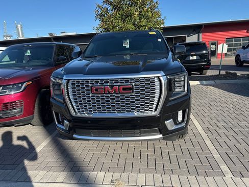Used 2021 GMC Yukon Denali w/ Denali Premium Package image 2