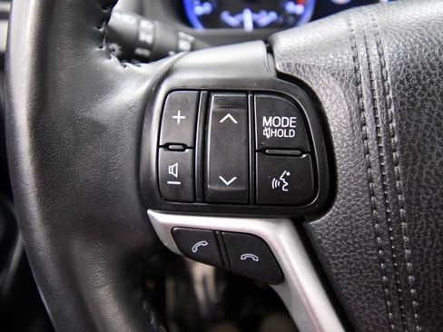 Used 2018 Toyota Highlander Limited w/ Carpet Mat Package (TMS) image 22