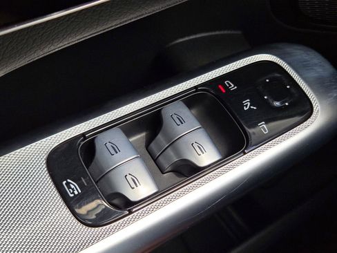 Used 2023 Mercedes-Benz GLC 300 4MATIC image 31