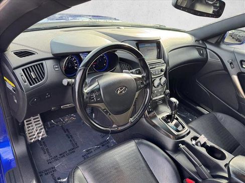 Used 2013 Hyundai Genesis 3.8 image 12
