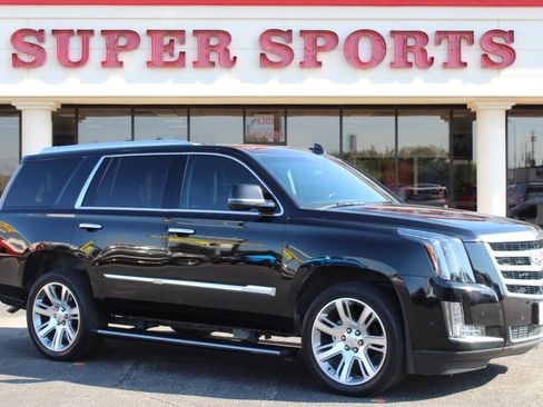 Used 2017 Cadillac Escalade Premium Luxury RWD image 1