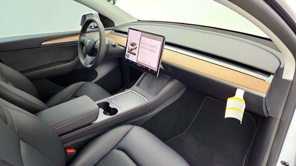 Used 2024 Tesla Model Y Performance AWD/4WD image 30