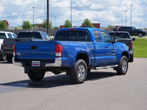 Used 2016 Toyota Tacoma SR5 w/ SR5 Appearance Package (SN) AWD/4WD image 3