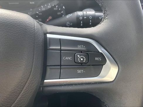 Used 2024 Jeep Compass Latitude image 19