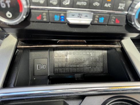 Used 2022 Ford F250 Lariat w/ Tremor Off-Road Package image 28