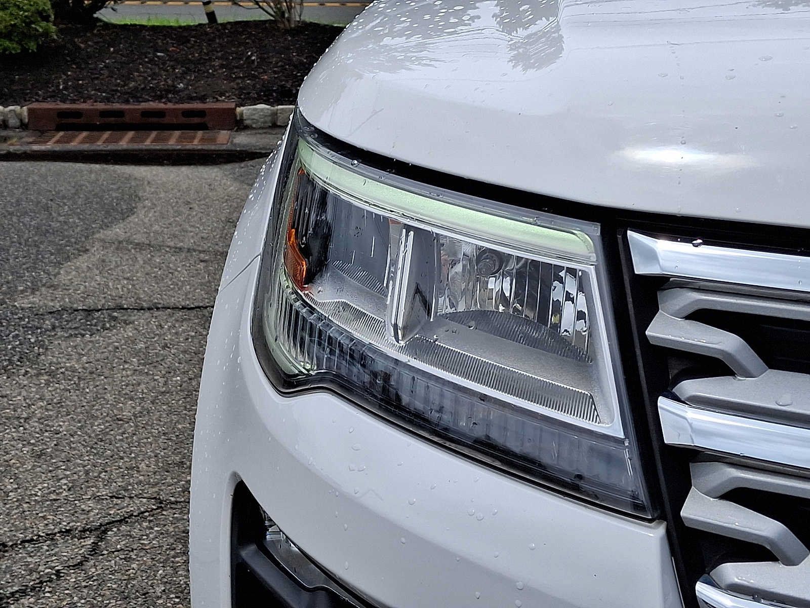 Used 2018 Ford Explorer XLT w/ Equipment Group 202A AWD/4WD image 9