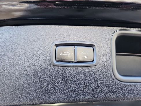 Certified 2025 Porsche Macan image 26