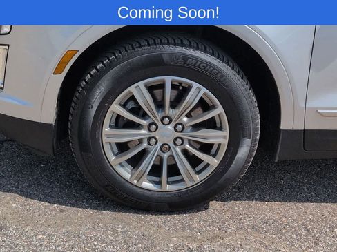 Used 2018 Cadillac XT5 Luxury w/ Driver Awareness Package FWD image 13