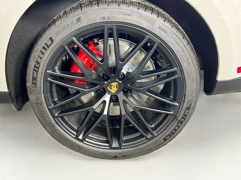 New 2026 Porsche Macan GTS image 33