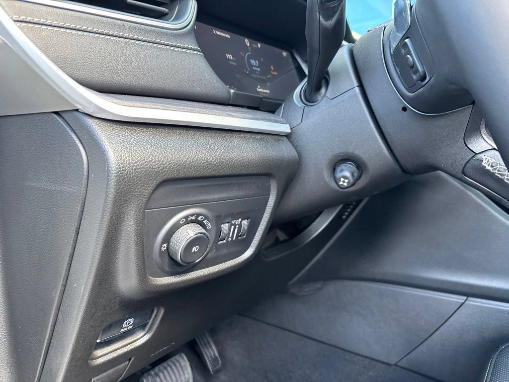 Used 2023 Jeep Grand Cherokee L Limited w/ Luxury Tech Group II AWD/4WD image 10