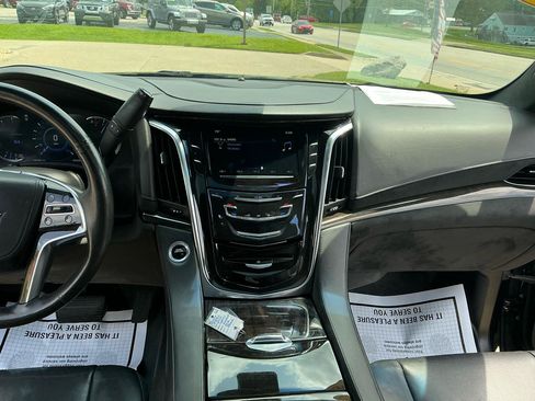 Used 2016 Cadillac Escalade Platinum AWD/4WD image 15