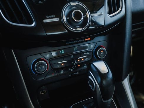 Used 2018 Ford Focus Titanium image 22