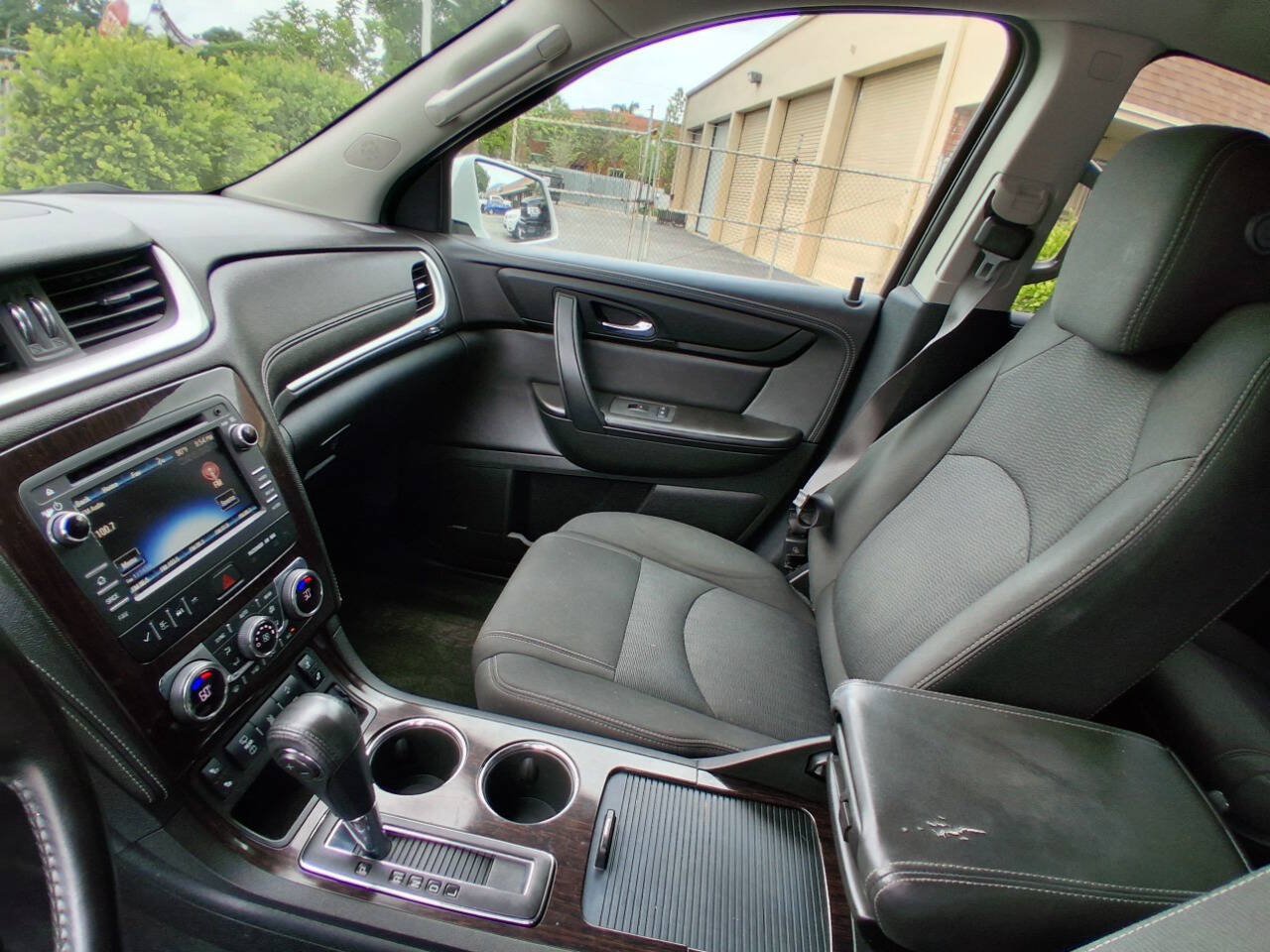 Used 2017 Chevrolet Traverse LT FWD image 15