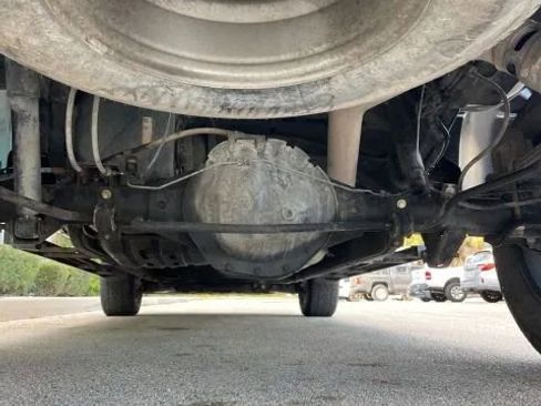 Used 2017 Nissan Titan SV image 21