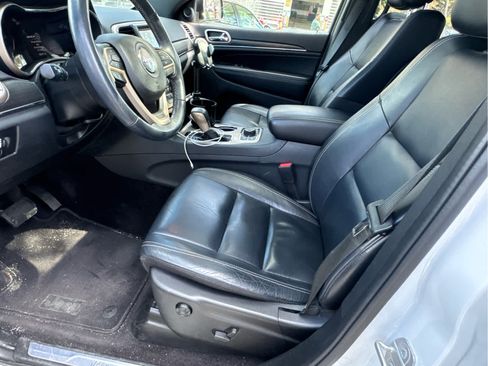 Used 2017 Jeep Grand Cherokee Limited image 8