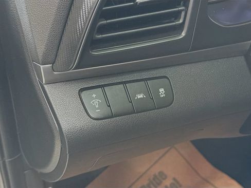 Used 2020 Hyundai Elantra SE w/ Cargo Package (C1) FWD image 8