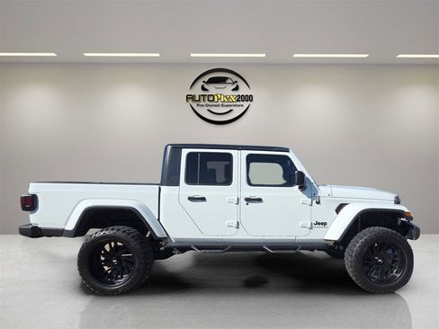 Used 2020 Jeep Gladiator Sport image 8