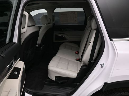 Used 2023 Kia Telluride EX image 32