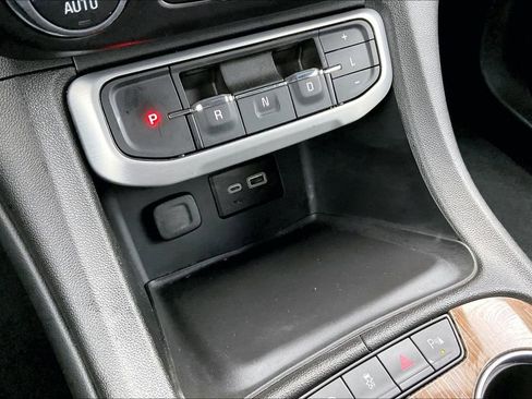 Used 2023 GMC Acadia SLE w/ Driver Convenience Package image 25