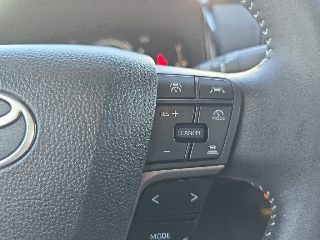 Used 2025 Toyota Camry SE w/ Convenience Package FWD image 15
