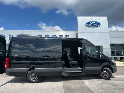 Used 2025 Mercedes-Benz Sprinter 2500 image 2