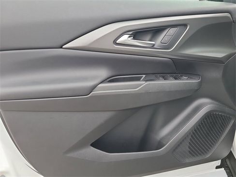 New 2026 Chevrolet Equinox EV LT image 18