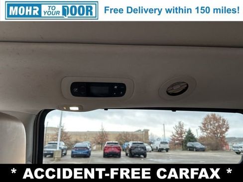 Used 2018 Chrysler Pacifica Limited image 35