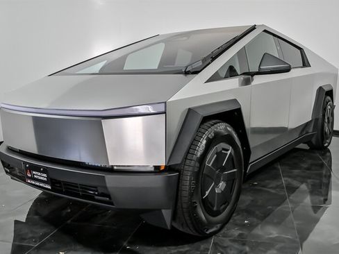 Used 2024 Tesla Cybertruck AWD Crew Cab image 5