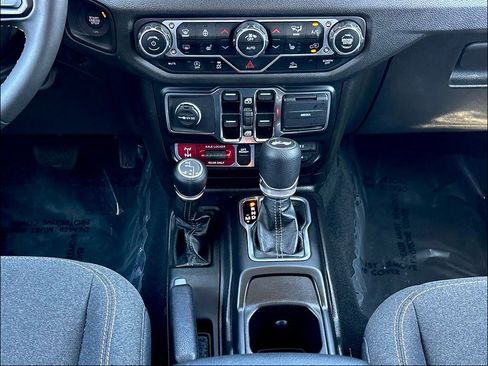 Used 2024 Jeep Wrangler Unlimited Sport AWD/4WD image 25