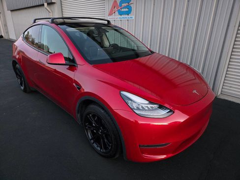 Used 2021 Tesla Model Y Long Range image 12