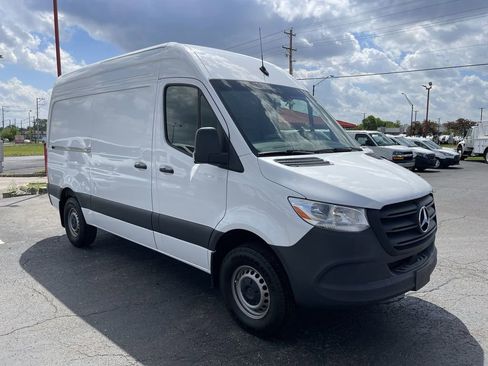 Used 2024 Mercedes-Benz Sprinter 2500 w/ Acoustic Package image 14