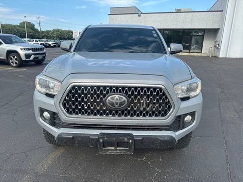Used 2019 Toyota Tacoma TRD Off-Road w/ Technology Package AWD/4WD image 2