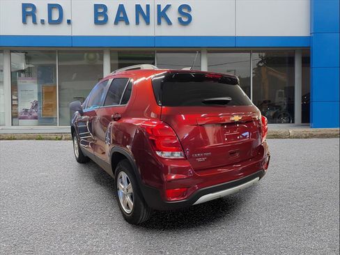 Certified 2022 Chevrolet Trax LT w/ LT Convenience Package image 3