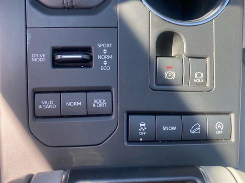 Used 2020 Toyota Highlander XLE image 13